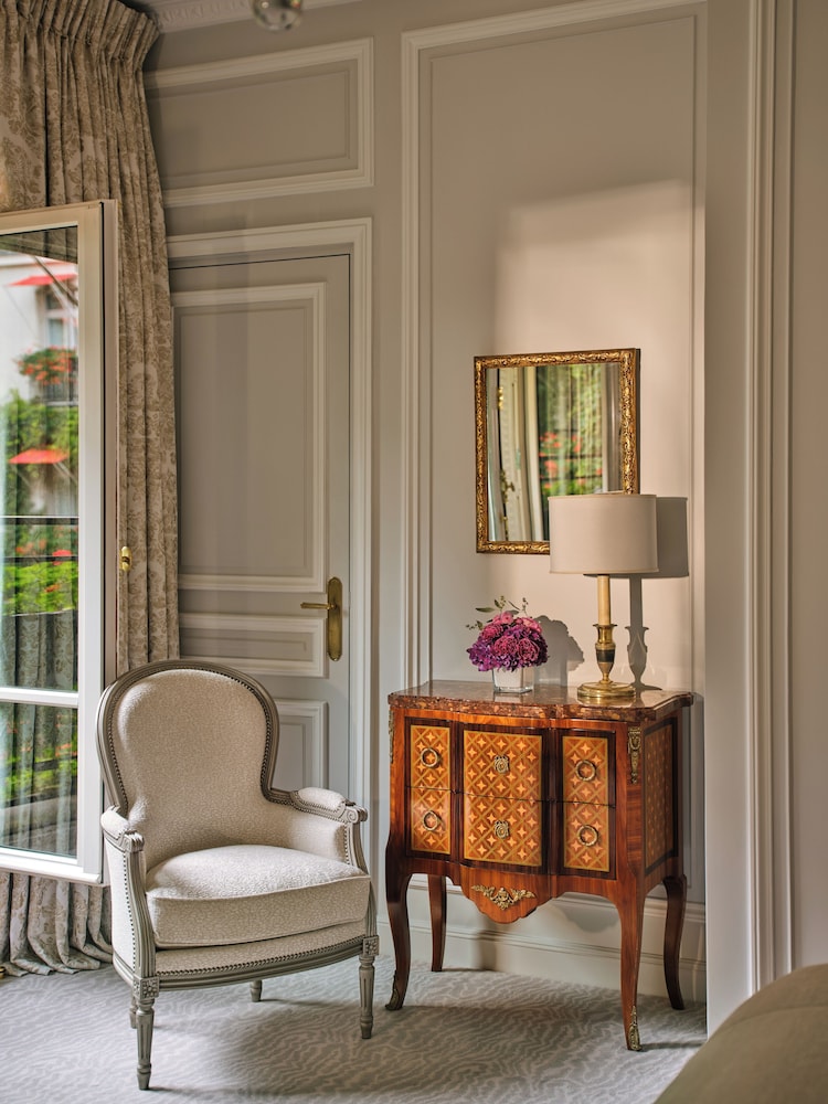Suite Deluxe del hotel Plaza Athénée - Dorchester Collection. Foto 2