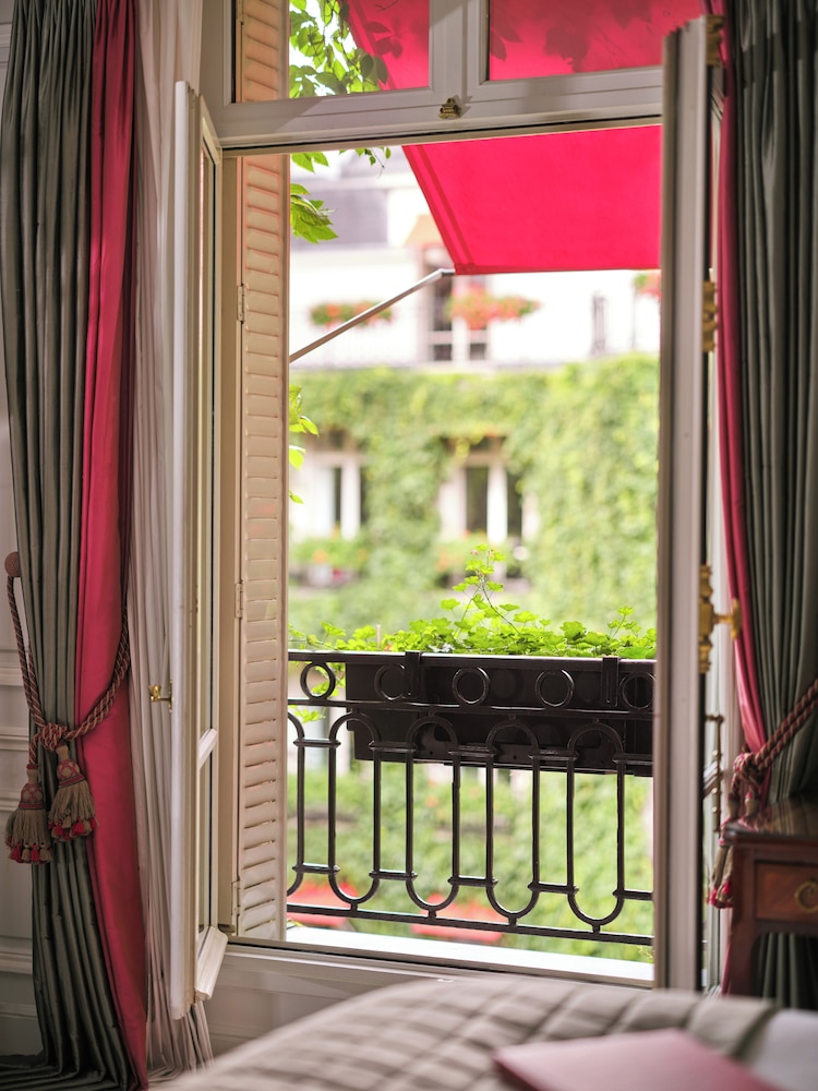 Suite junior del hotel Plaza Athénée - Dorchester Collection. Foto 1