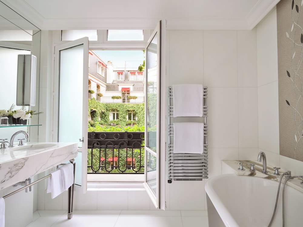 Suite junior del hotel Plaza Athénée - Dorchester Collection. Foto 4