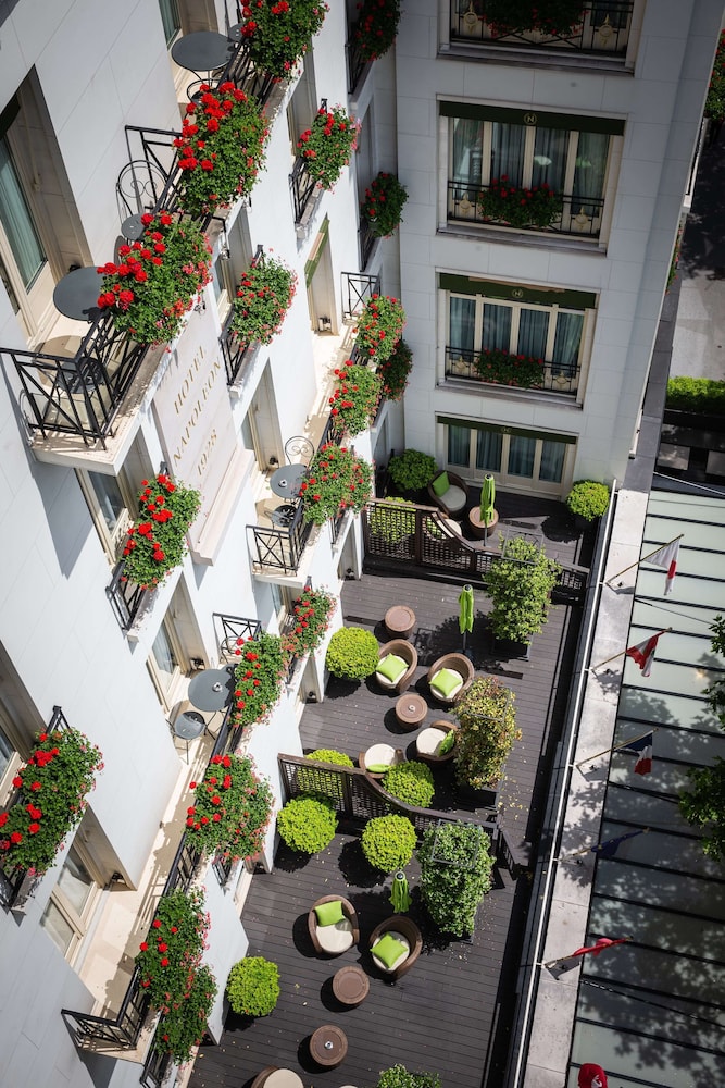 Suite junior, terraza (Avenue Terrasse) del hotel Napoleon. Foto 10