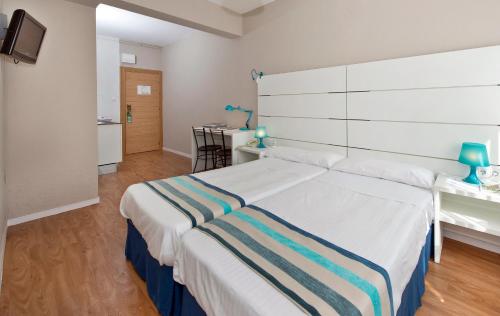 Estudio con 2 camas individuales - No fumadores del hotel Estudios Aránzazu