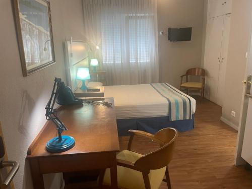 Estudio con cama grande - No fumadores del hotel Estudios Aránzazu. Foto 4