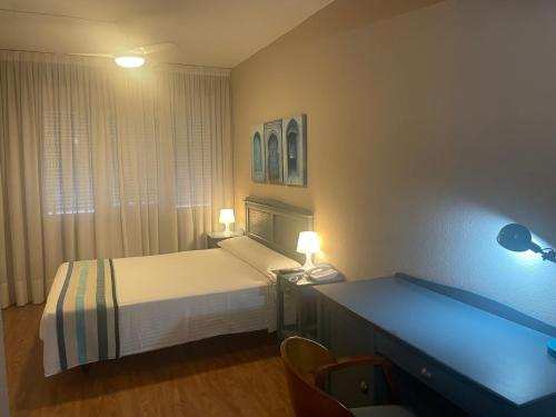 Estudio con cama grande - No fumadores del hotel Estudios Aránzazu. Foto 6