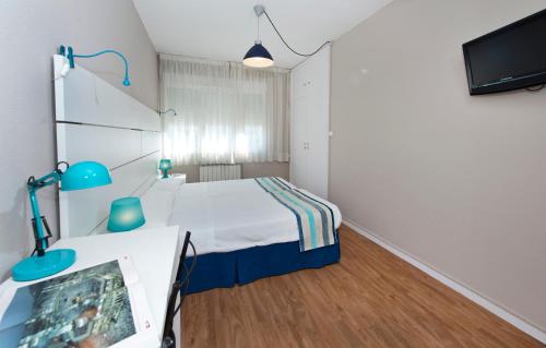 Estudio con 2 camas individuales del hotel Estudios Aránzazu. Foto 2