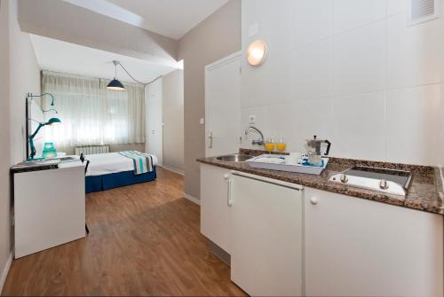 Estudio con 2 camas individuales del hotel Estudios Aránzazu. Foto 4
