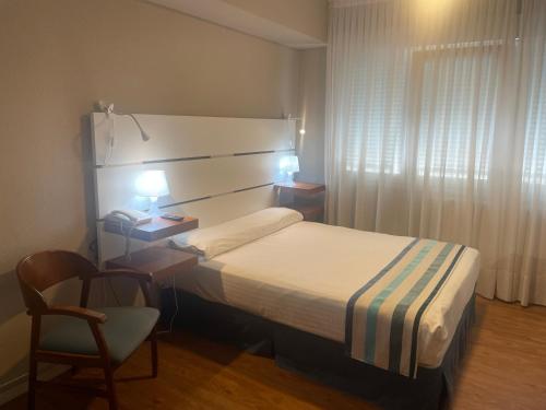 Estudio con 1 cama grande del hotel Estudios Aránzazu. Foto 7