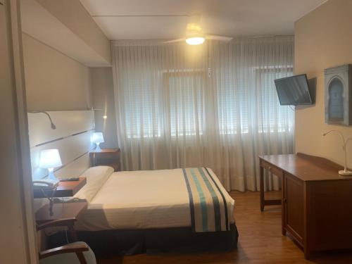 Estudio con 1 cama grande del hotel Estudios Aránzazu. Foto 8