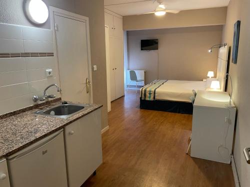 Estudio Triple Estándar del hotel Estudios Aránzazu. Foto 4
