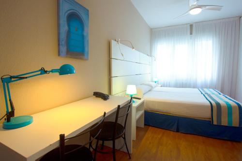 Estudio con 2 camas individuales - No fumadores del hotel Estudios Aránzazu. Foto 16