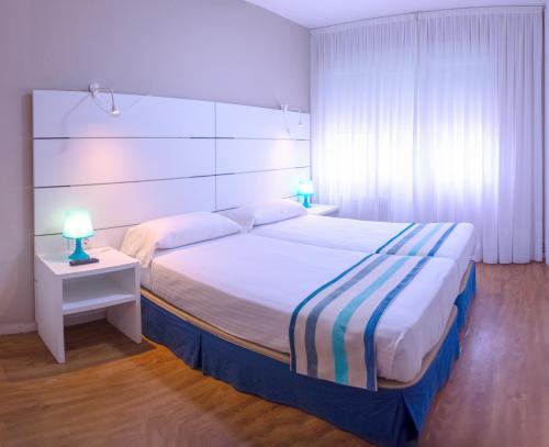 Estudio con 2 camas individuales - No fumadores del hotel Estudios Aránzazu. Foto 17
