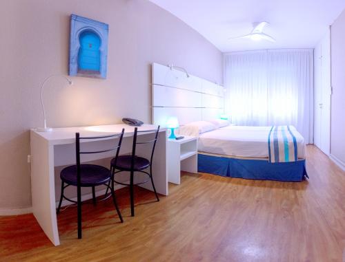 Estudio con 2 camas individuales - No fumadores del hotel Estudios Aránzazu. Foto 19
