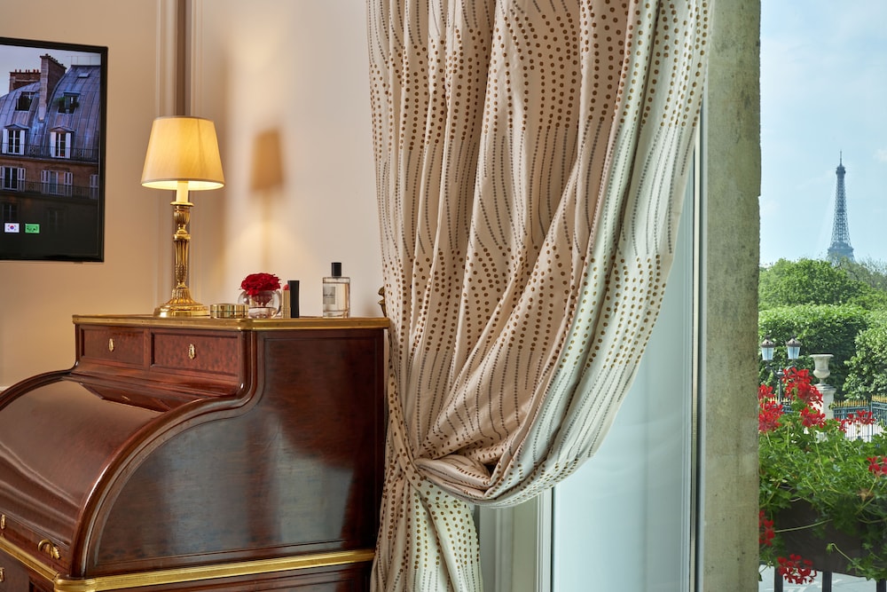 Suite (Eiffel Tower) del hotel Regina Louvre. Foto 1