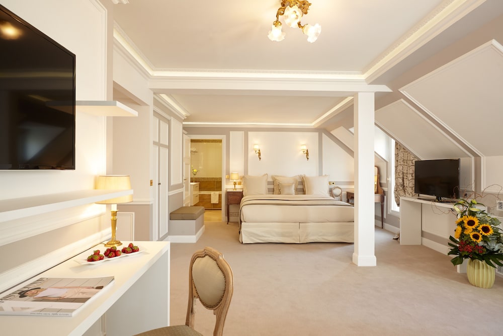 Suite junior (Eiffel Tower) del hotel Regina Louvre. Foto 1