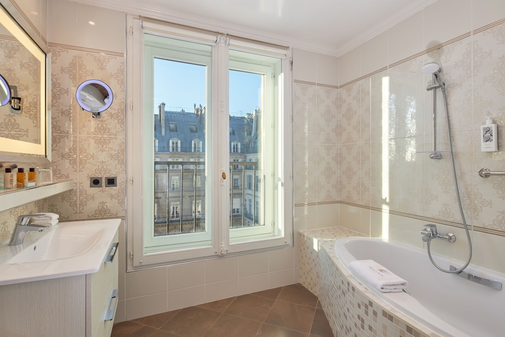 Suite junior (Eiffel Tower) del hotel Regina Louvre. Foto 14