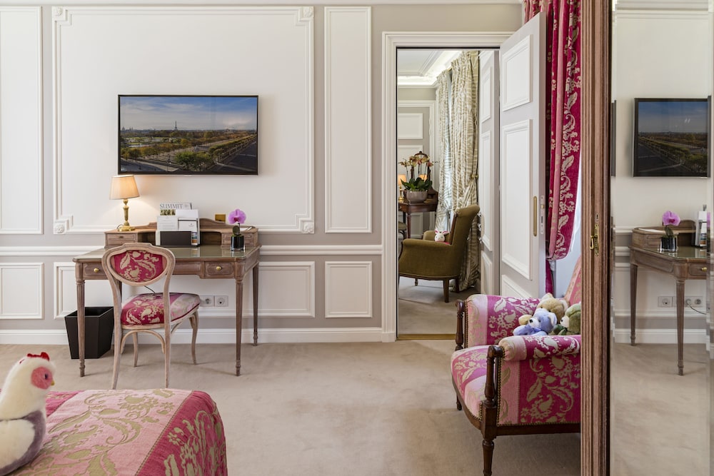 Habitación familiar 1 Cama king 1 Cama queen Vista ciudad del hotel Regina Louvre