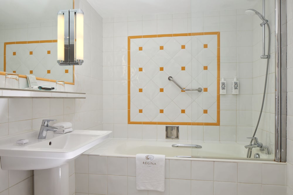 Habitación (Prestige) del hotel Regina Louvre. Foto 12