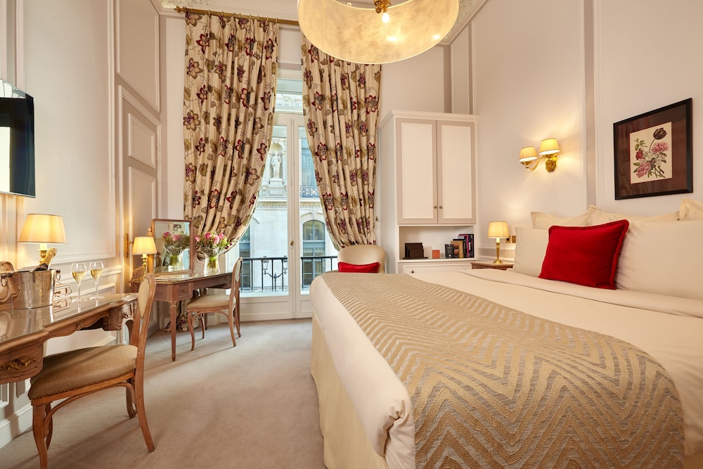 Habitación, en una planta alta (Prestige, Louvre) del hotel Regina Louvre