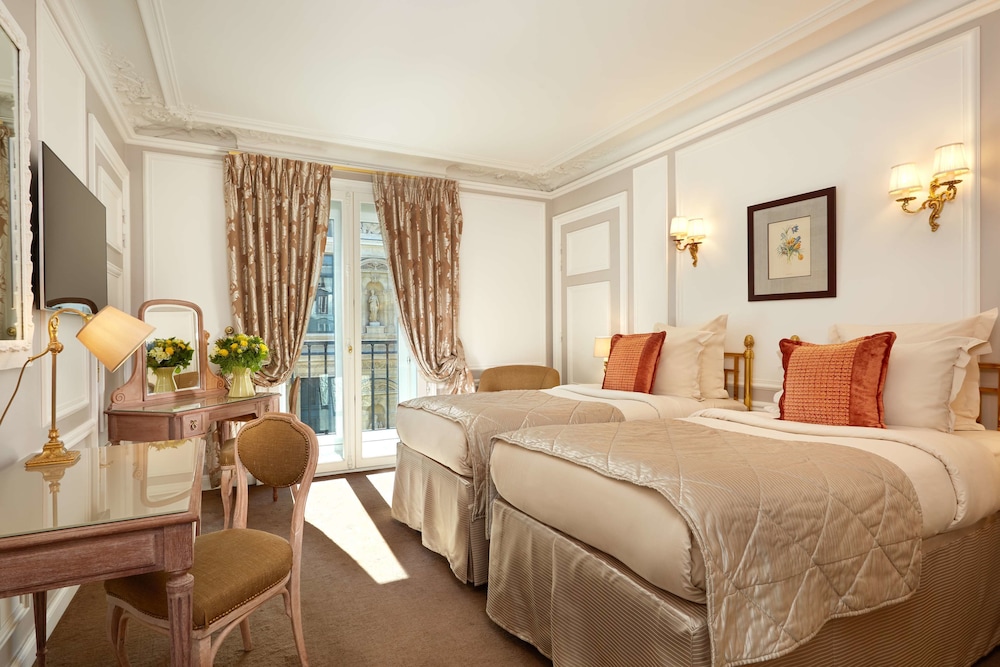 Habitación, en una planta alta (Prestige, Louvre) del hotel Regina Louvre. Foto 1