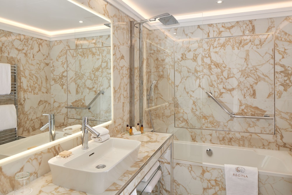 Habitación, en una planta alta (Prestige, Louvre) del hotel Regina Louvre. Foto 13
