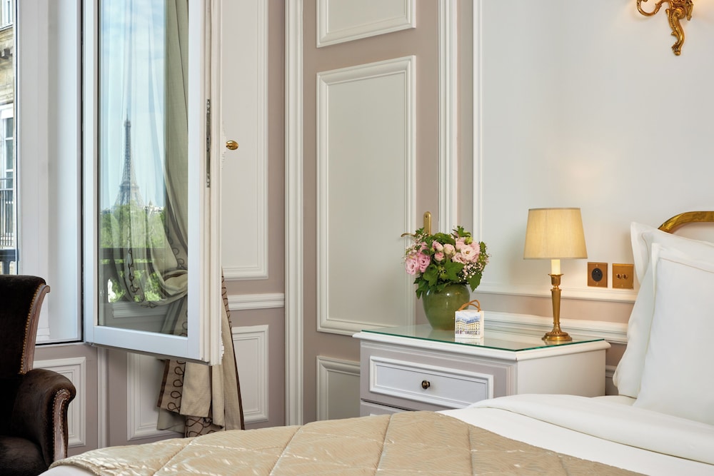 Habitación (Paris Eiffel Tower) del hotel Regina Louvre