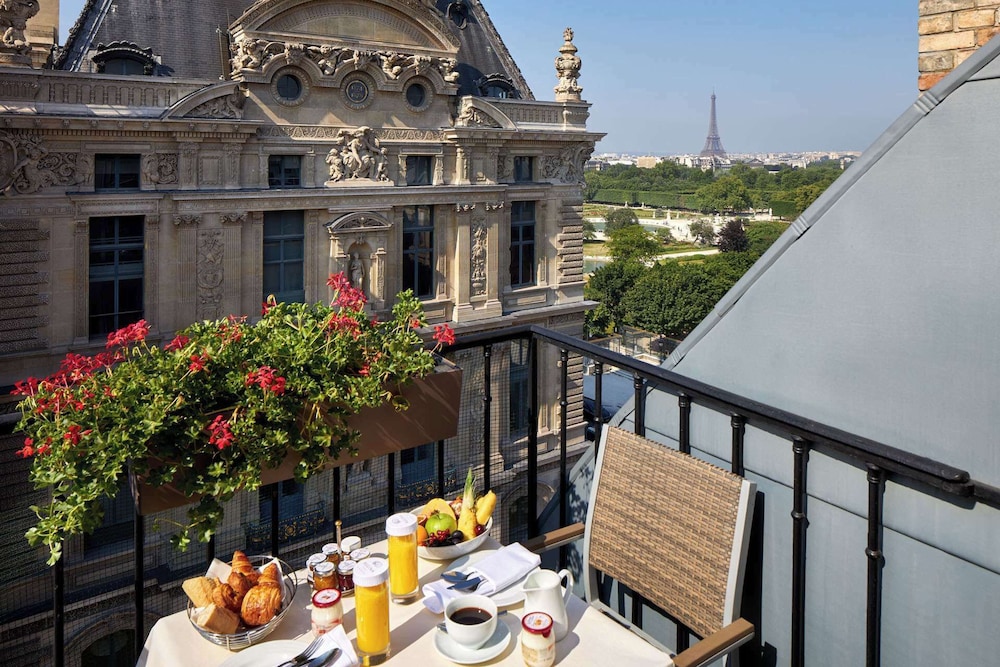 Suite (PARISIENNE) del hotel Regina Louvre. Foto 8