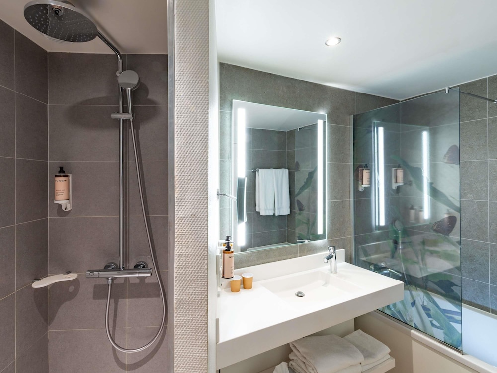 Suite - 1 cama doble del hotel Mercure Paris La Defense