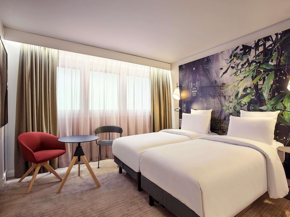 Habitación Privilegio - 2 camas individuales del hotel Mercure Paris La Defense. Foto 1
