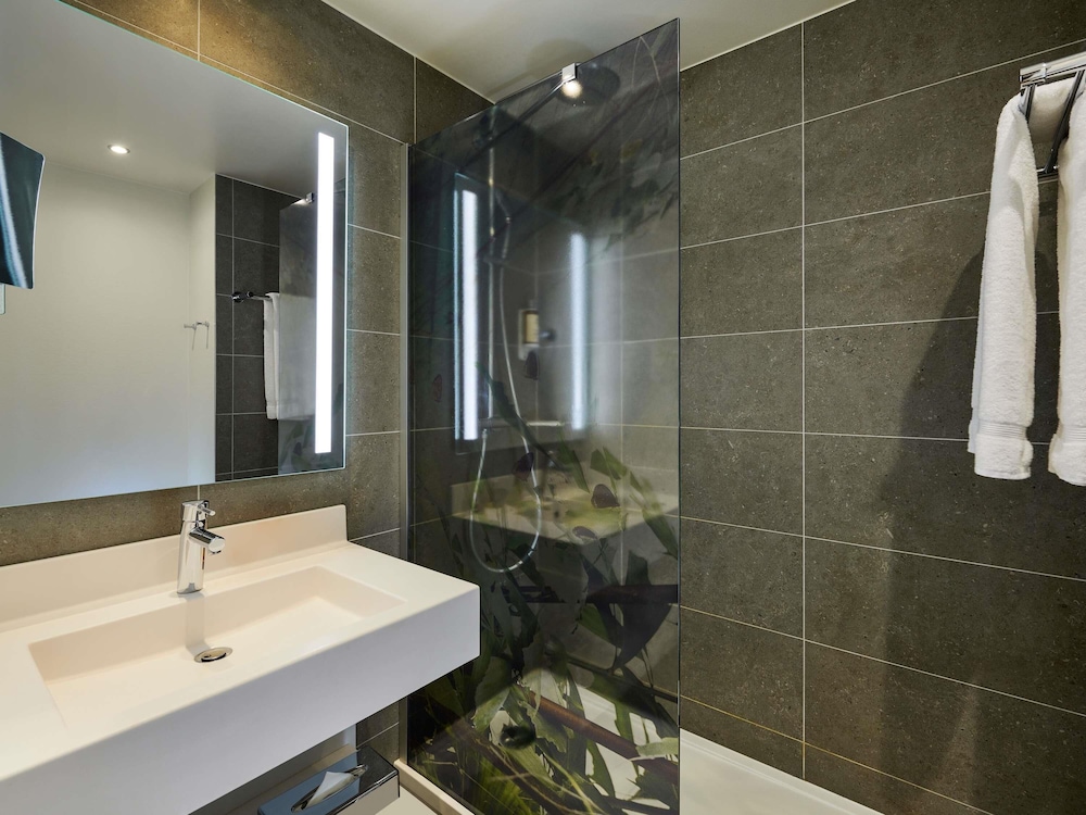 Habitación Clásica - 1 cama doble del hotel Mercure Paris La Defense. Foto 3