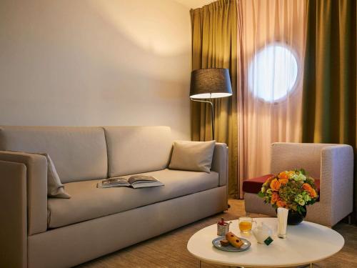 Suite con 1 cama doble del hotel Mercure Paris La Defense. Foto 7