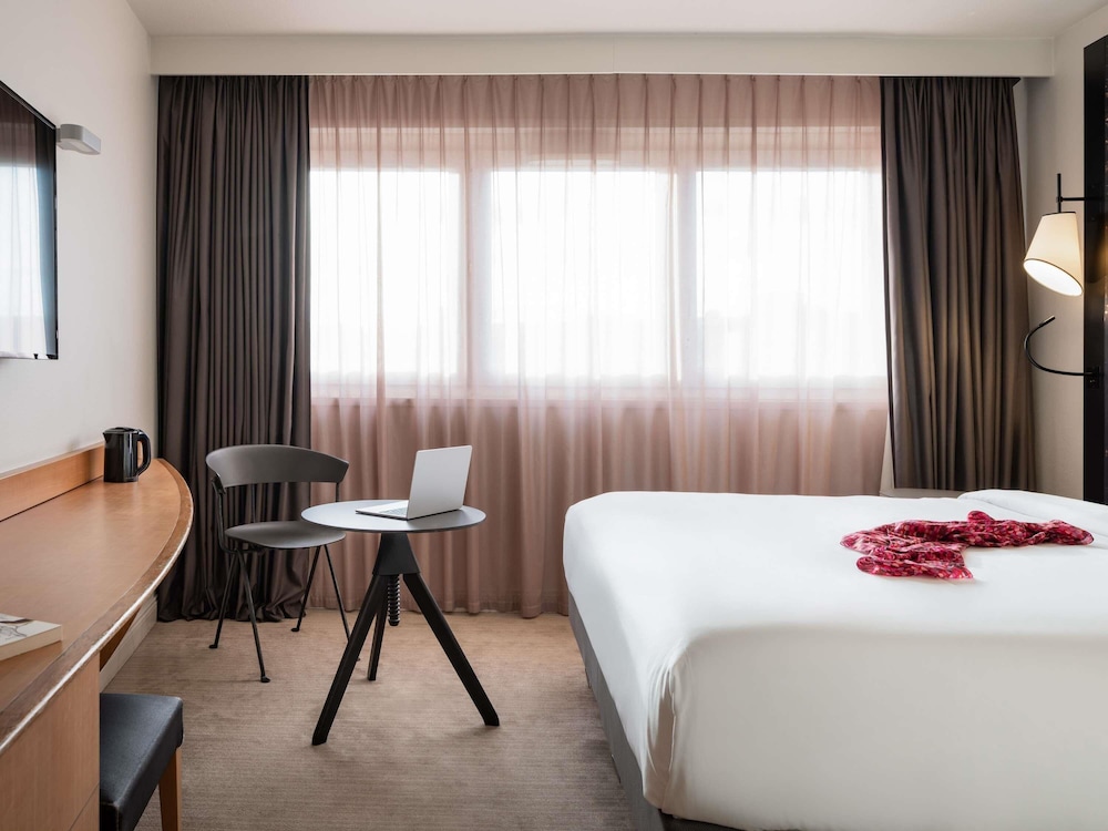 Habitación Clásica - 1 cama doble del hotel Mercure Paris La Defense. Foto 5