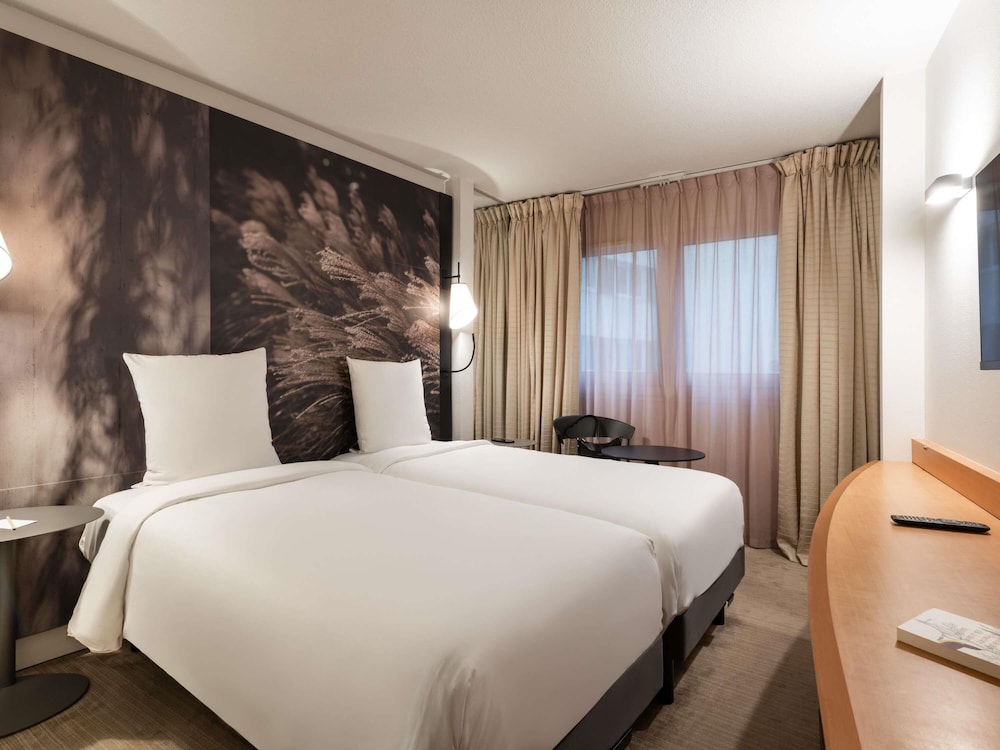 Habitación Clásica - 2 camas individuales del hotel Mercure Paris La Defense. Foto 1