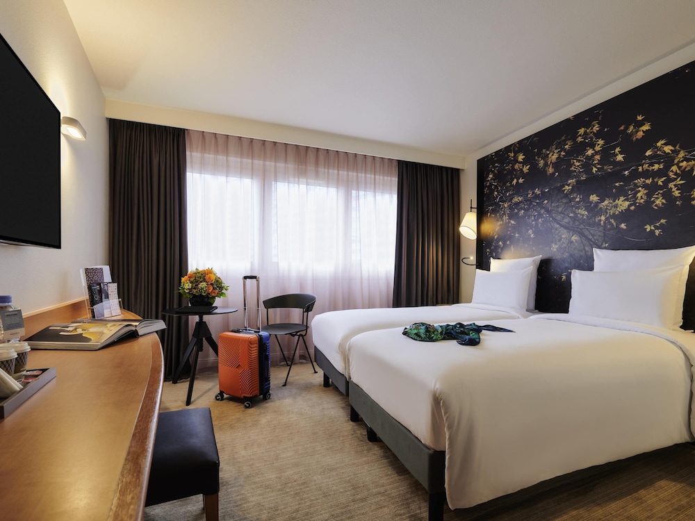 Habitación Clásica - 2 camas individuales con bañera del hotel Mercure Paris La Defense. Foto 4