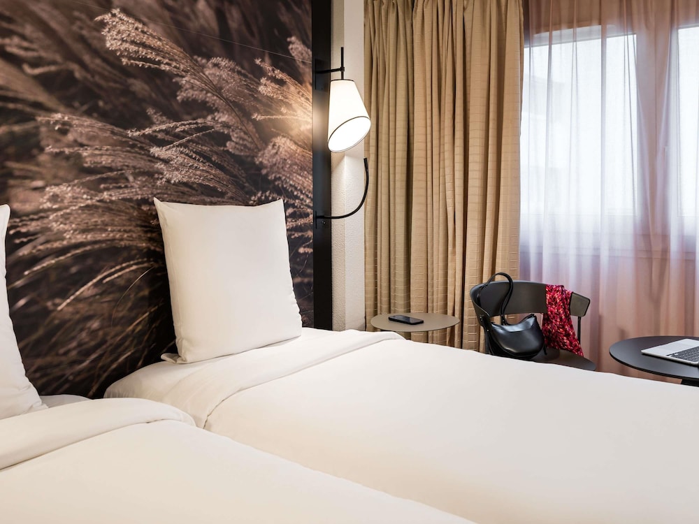 Habitación Clásica - 2 camas individuales con bañera del hotel Mercure Paris La Defense. Foto 5