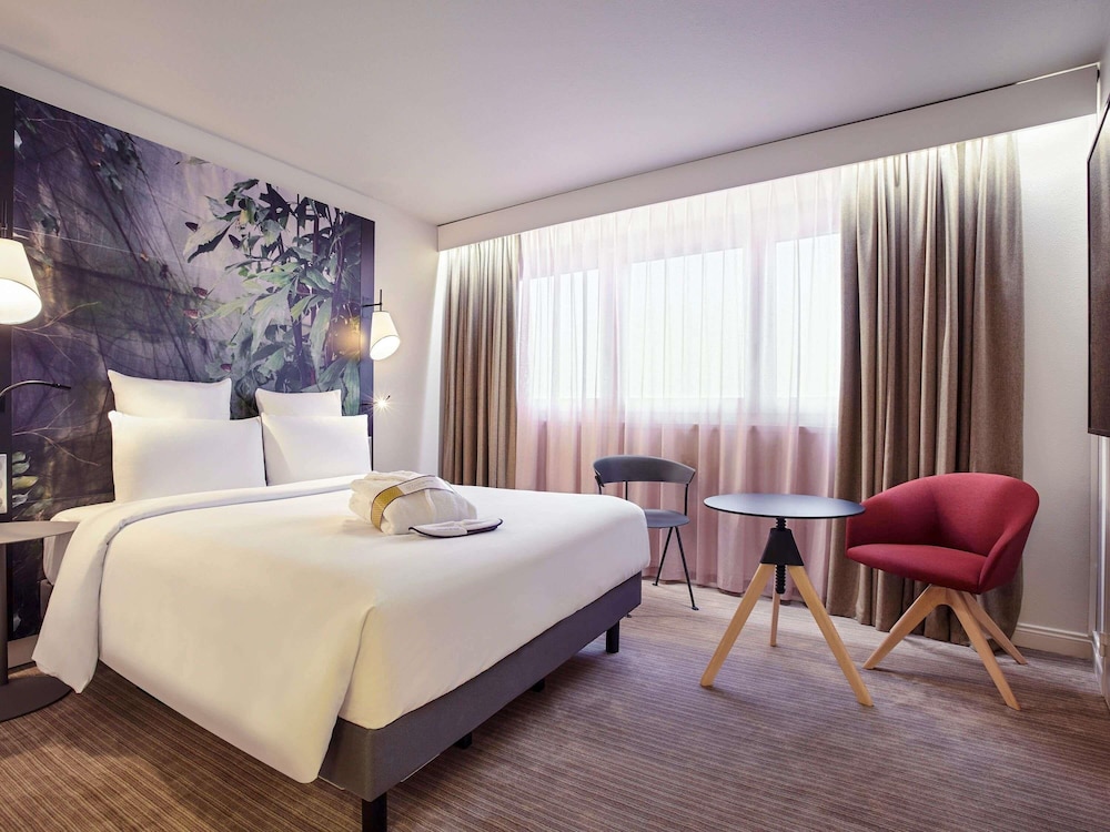 Habitación Privilegio - 1 cama doble del hotel Mercure Paris La Defense. Foto 7