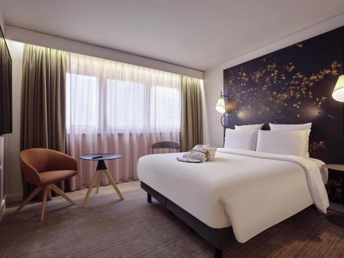 Habitación Doble Privilege del hotel Mercure Paris La Defense. Foto 7