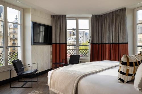Suite Junior con vistas a la Torre Eiffel del hotel Raspail Montparnasse
