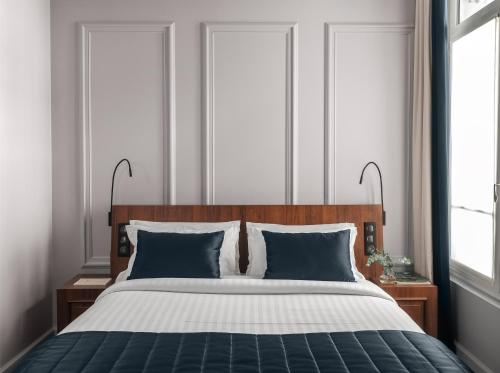 Habitación Alcove con 1 cama grande del hotel M Social Paris Opera. Foto 1