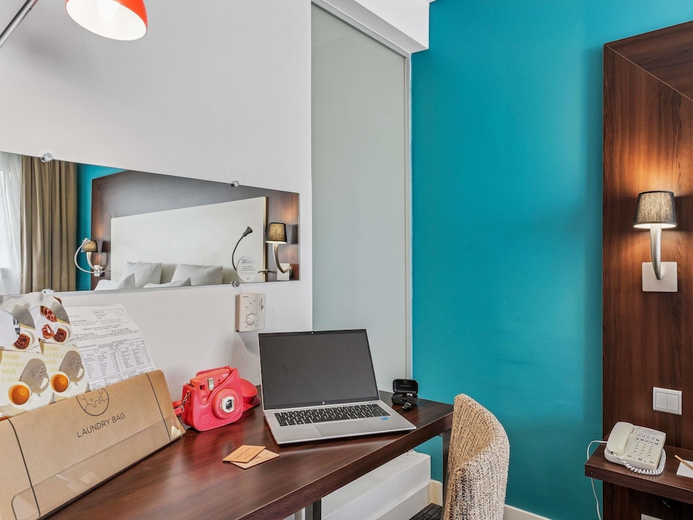 Habitación Clásica con 1 cama doble del hotel Mercure Paris Porte D'orléans. Foto 4