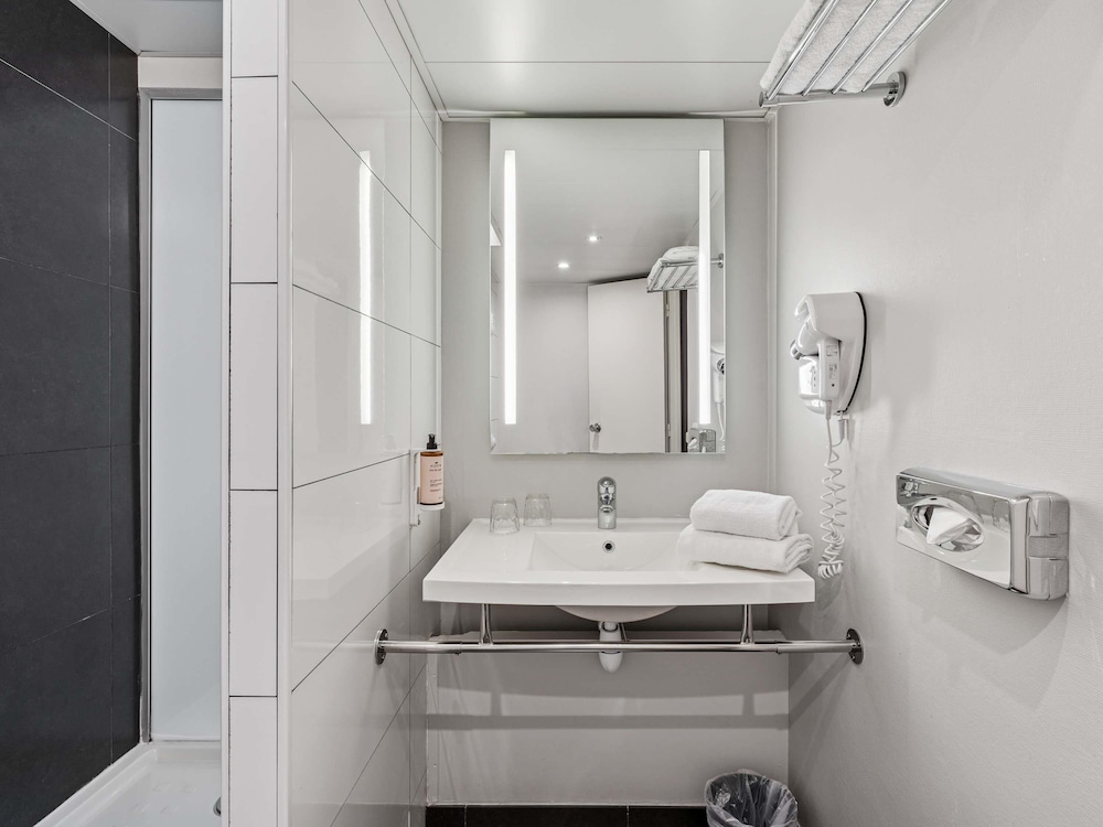Habitación Clásica con 1 cama doble del hotel Mercure Paris Porte D'orléans. Foto 5