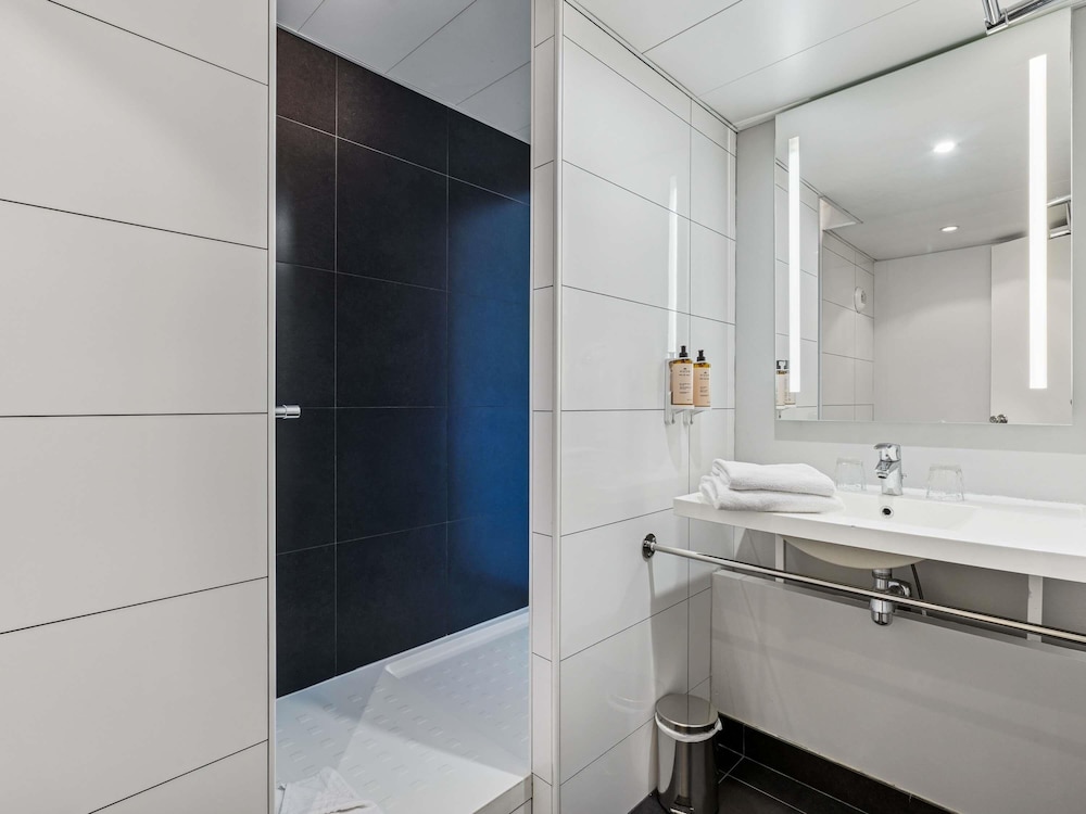 Habitación Privilege con camas individuales del hotel Mercure Paris Porte D'orléans. Foto 2