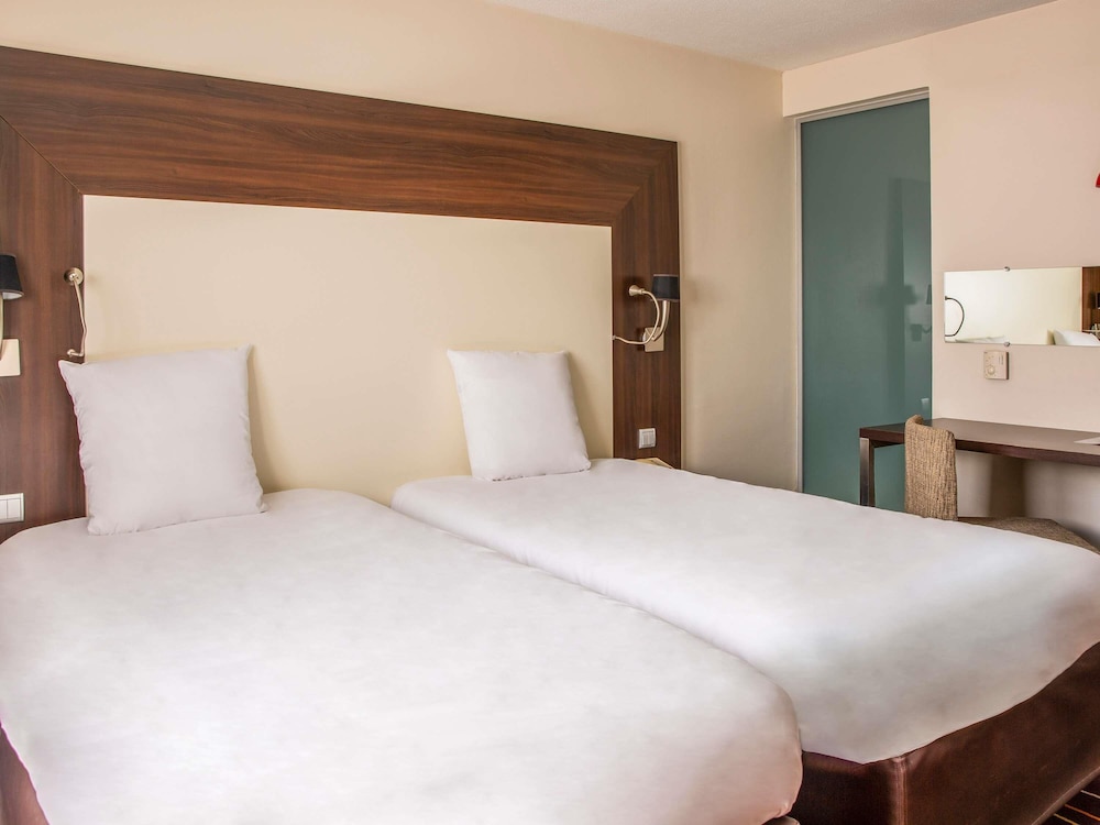 Habitación Privilege con camas individuales del hotel Mercure Paris Porte D'orléans. Foto 4