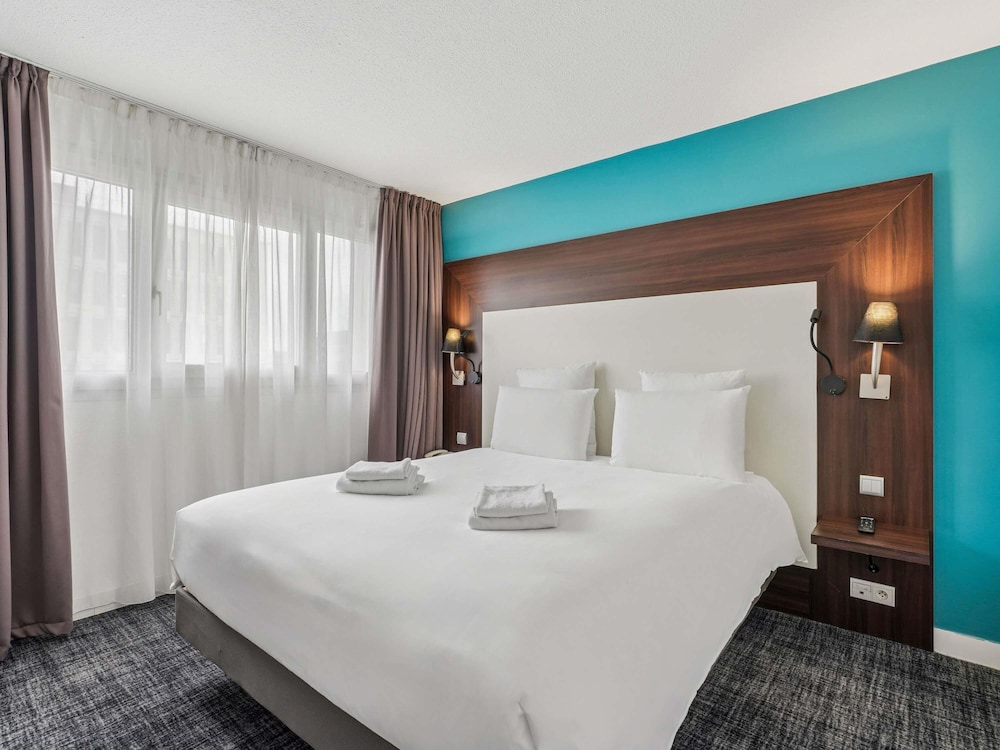Habitación familiar - 1 cama doble y 1 sofá - cama para 1 persona del hotel Mercure Paris Porte D'orléans. Foto 3