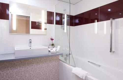 Habitación Privilege con 2 camas dobles del hotel Mercure Paris 19 Philharmonie La Villette. Foto 5
