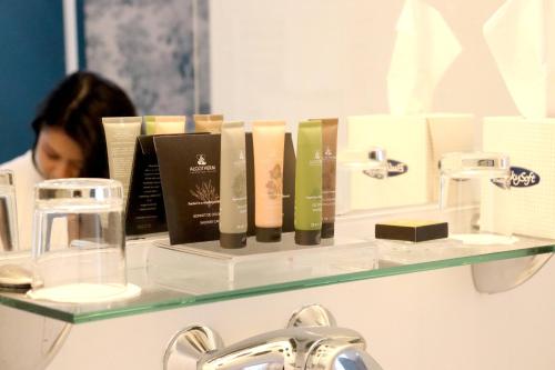 Habitación Doble Superior del hotel Le Pergolese Paris Champs Elysées. Foto 5