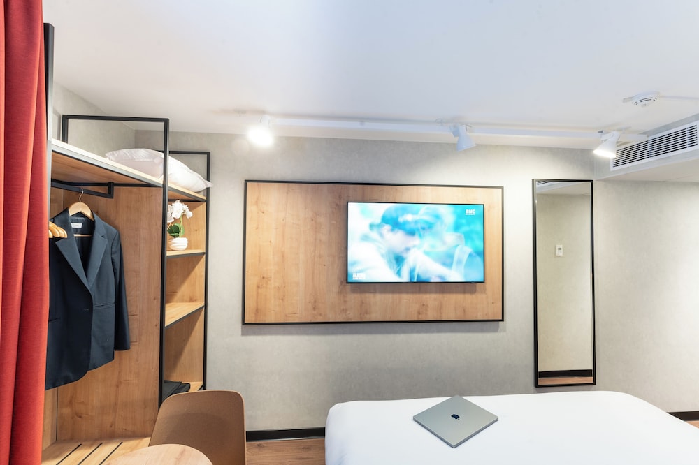 Habitacion Standard con 1 cama doble del hotel ibis Paris Nord Porte de Saint Ouen. Foto 1