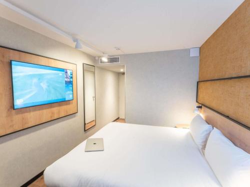 Habitaciones comunicadas con 2 camas individuales y 1 cama doble del hotel ibis Paris Nord Porte de Saint Ouen