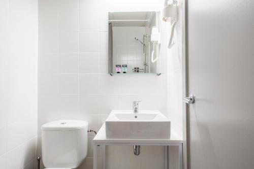 Estudio Familiar Confort del hotel Blas De Otero. Foto 1