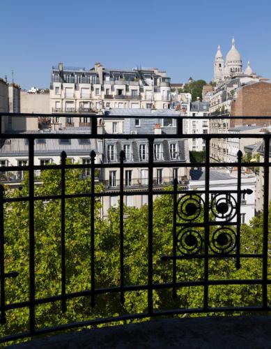 Habitación Clásica con Vista al Sacré - Cœur del hotel Rochechouart - Orso Hotels. Foto 8