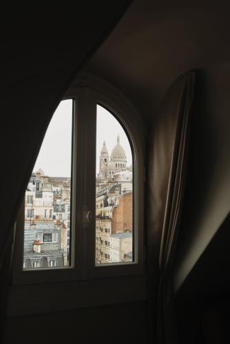 Suite con vista al Sacré‑Cœur del hotel Rochechouart - Orso Hotels