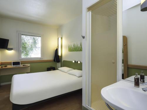 Habitación Doble Estándar del hotel Ibis Budget Málaga Centro. Foto 3